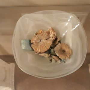 Decorative plate or small bowl